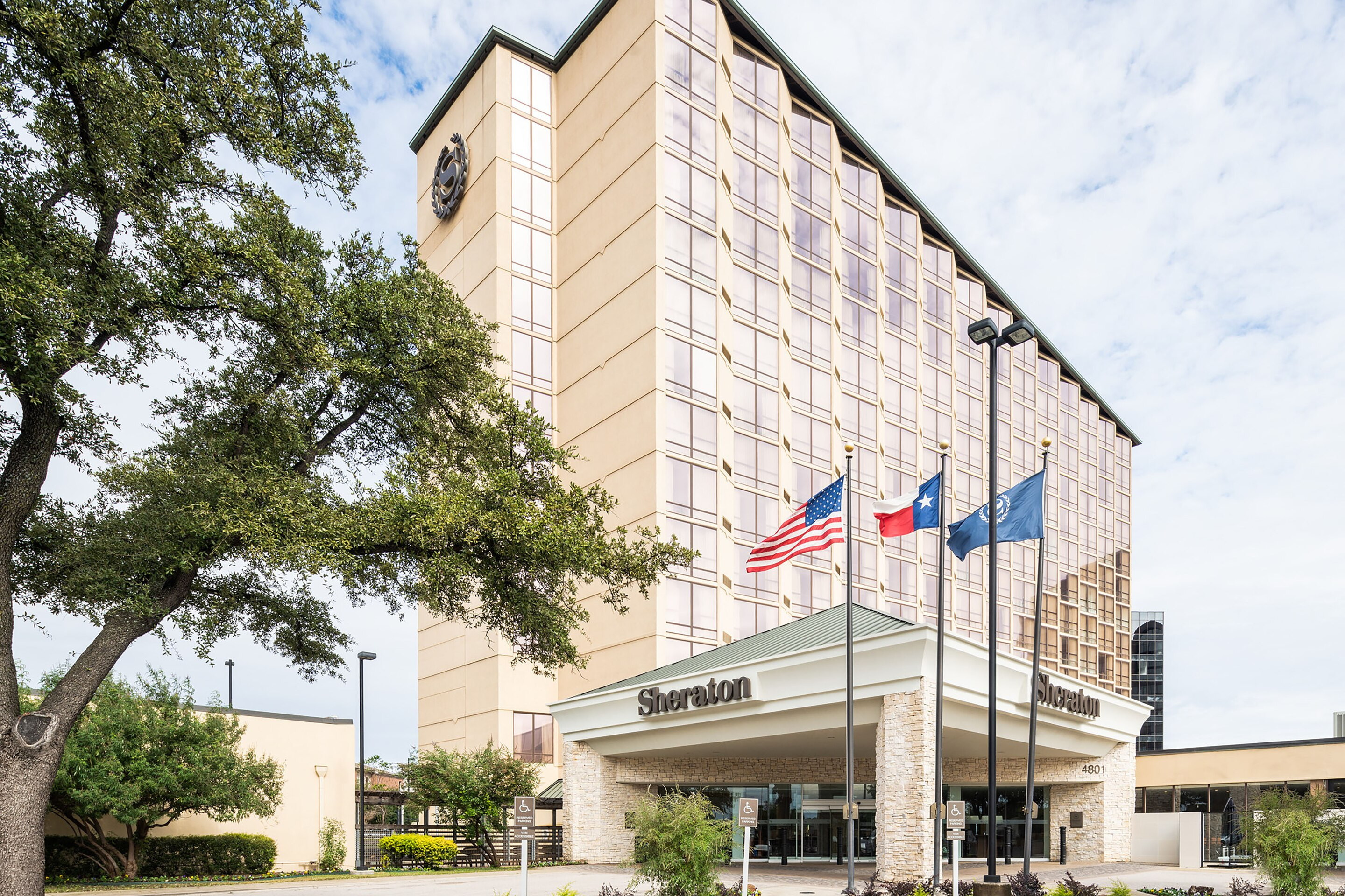 The 10 best hotels near Galleria Dallas in Dallas, United States of America